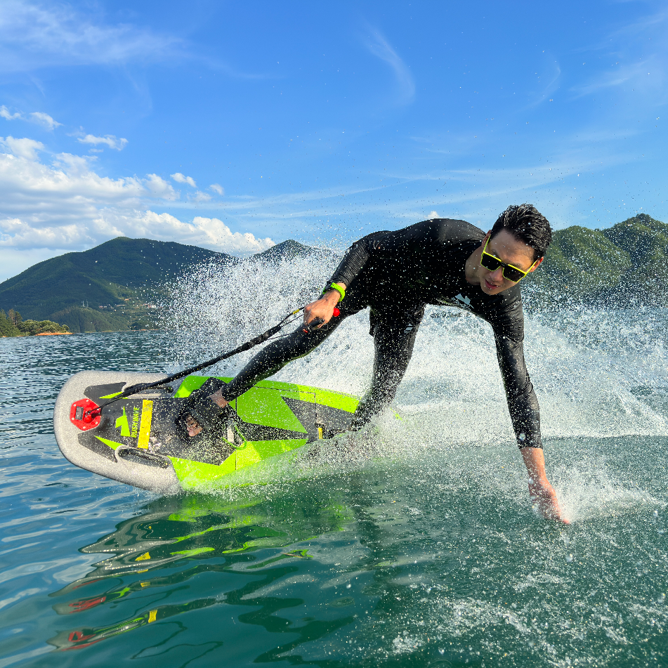 Rush Wave H1 — Electric Surfboard